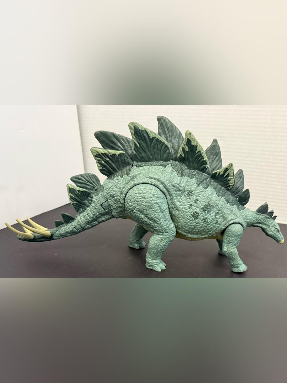 Mattel Jurassic World Action Attack Stegosaurus Dinosaur Figure